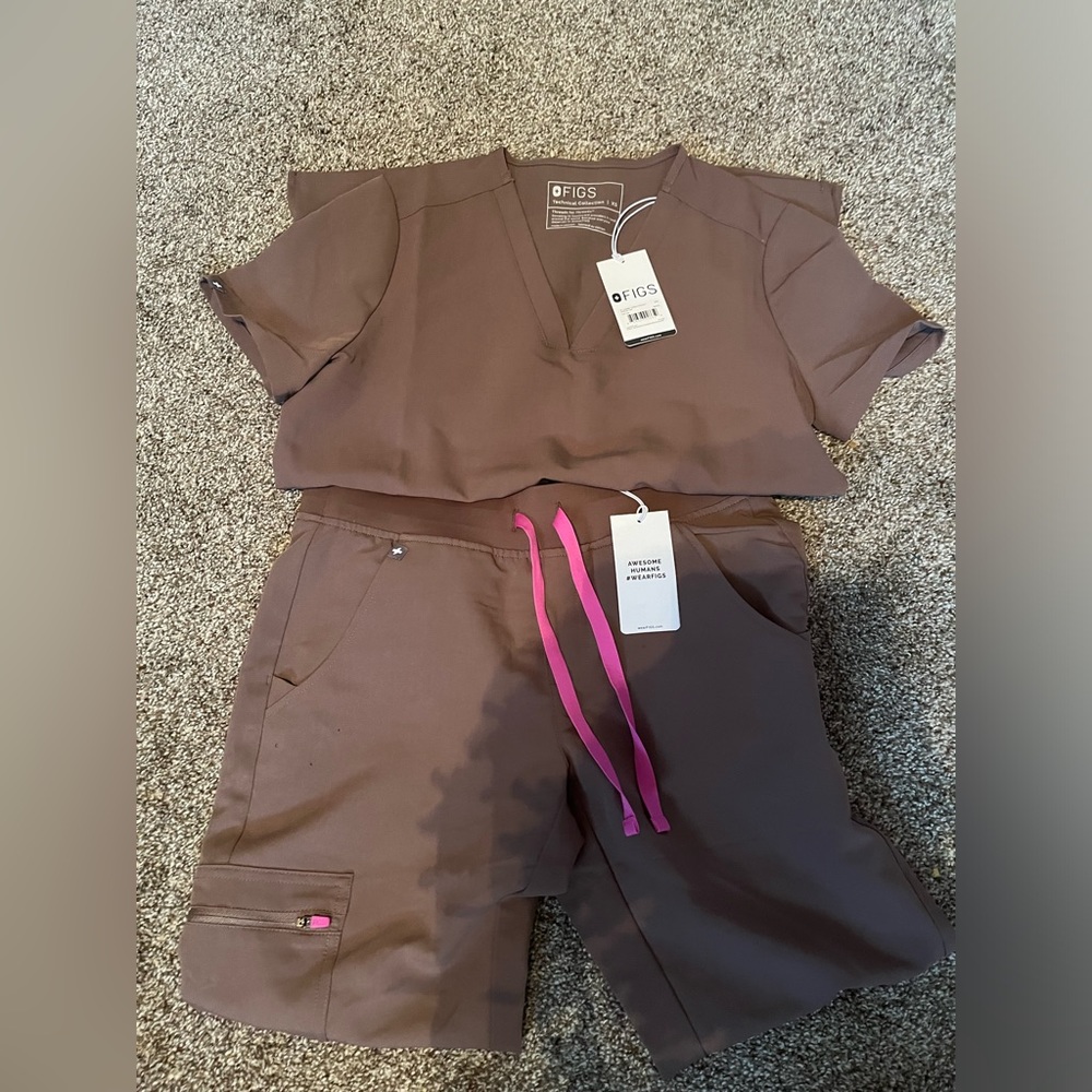 FIGS Smokey Taupe Scrub Set